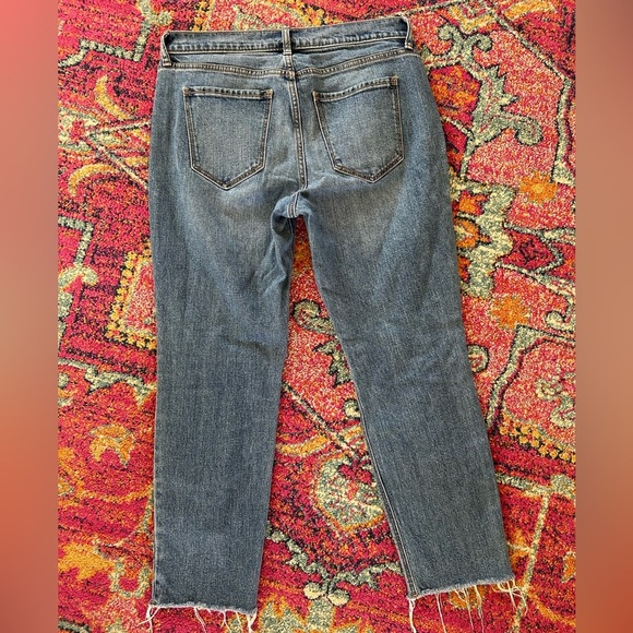 🔥Old Navy | Women's Medium Blue Distressed Mid-Rise Boyfriend Jeans raw hem sz 6 - Picture 5 of 16